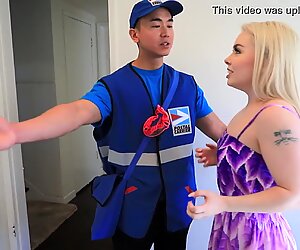 Unemployed Blonde Bimbo Gets Offers By Banging Asian Mailman - BananaFever