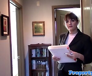 Agente immobiliare amatoriale scopato durante la visione