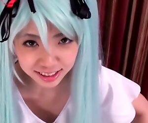 Hatsune Miku Cosplay 3