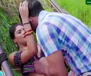Gaon Ke Mukhiya Ki Beti Ko Khet Me Choda