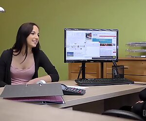 Prestito4k. la mora bambina Kristy Black è pronta per il sesso anale per aprire lo studio di tatuaggi