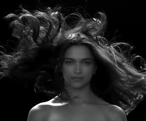 Kareena Deepika other heroine expressions
